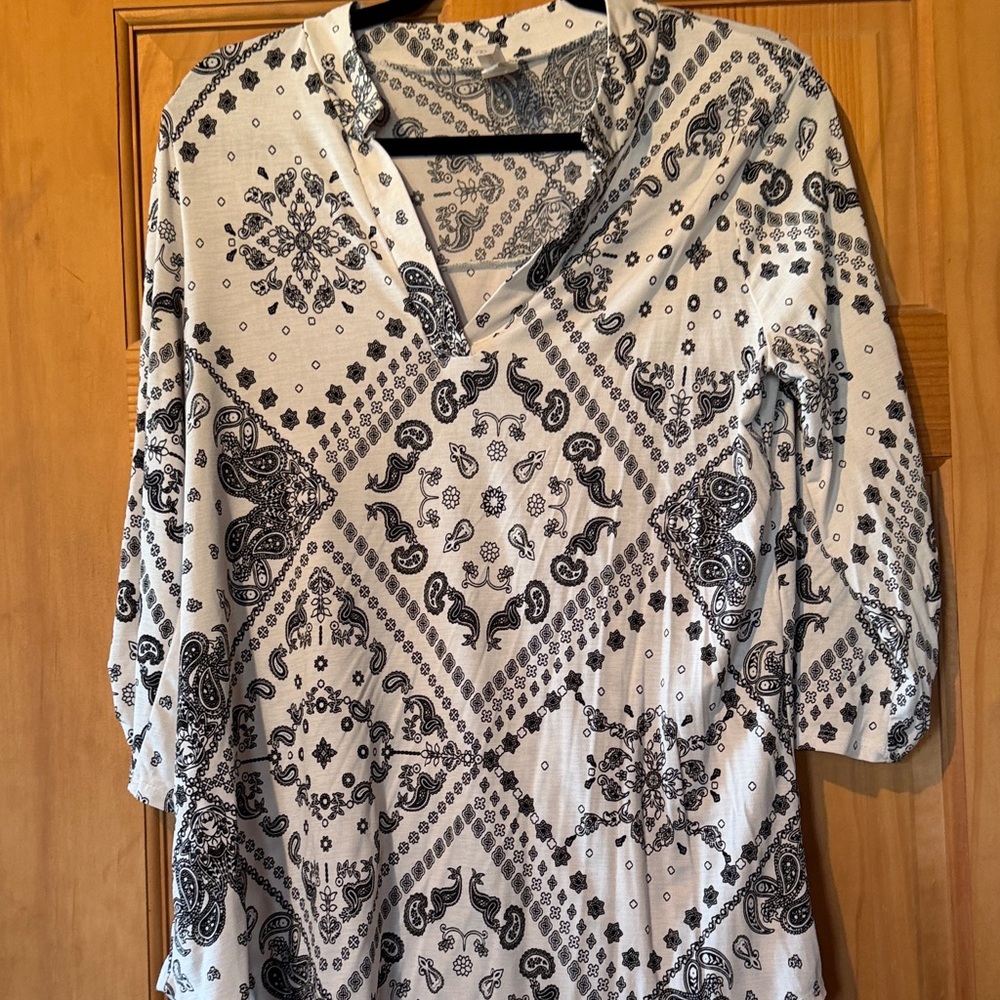 Honeyme Black & White Bandana Print V-Neck Tunic